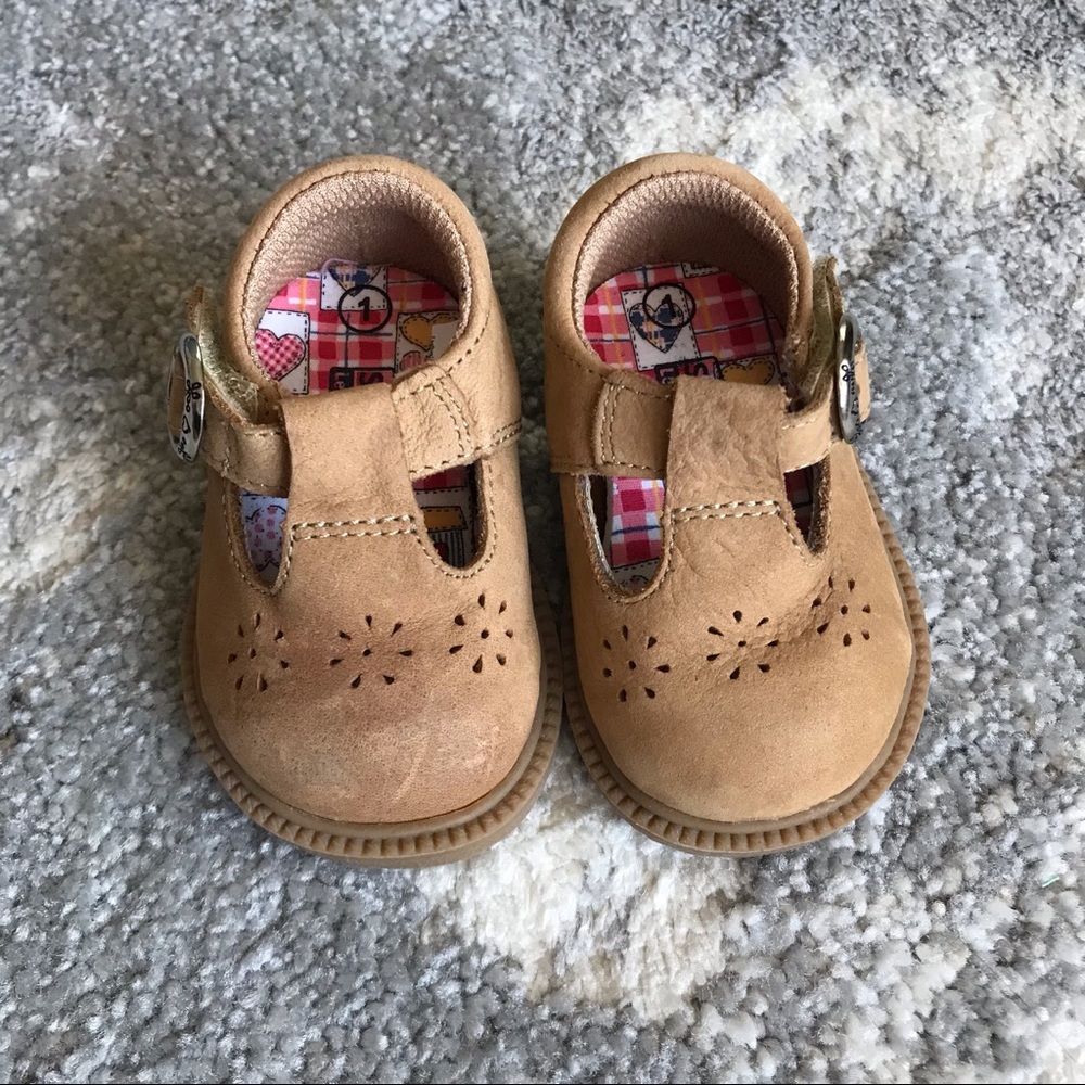 Smart fit girl size 1 shoes tan brown camel color